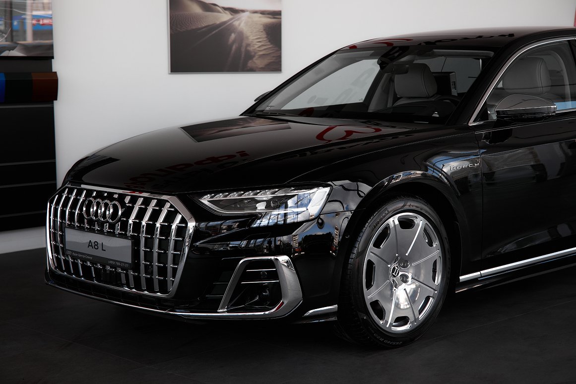 Audi 2025 A8 XL 55 TFSI Horch Founder