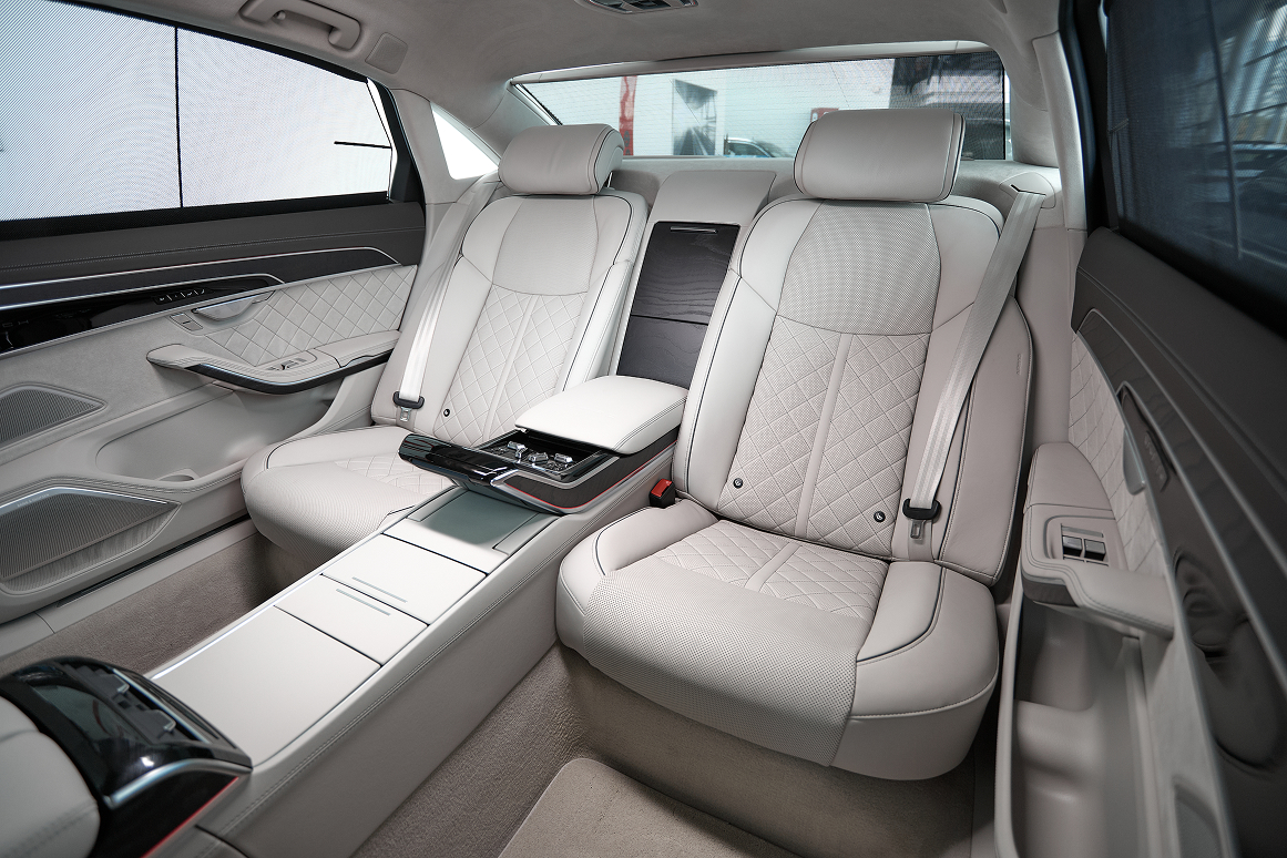 Audi 2025 A8 XL 55 TFSI Horch Founder